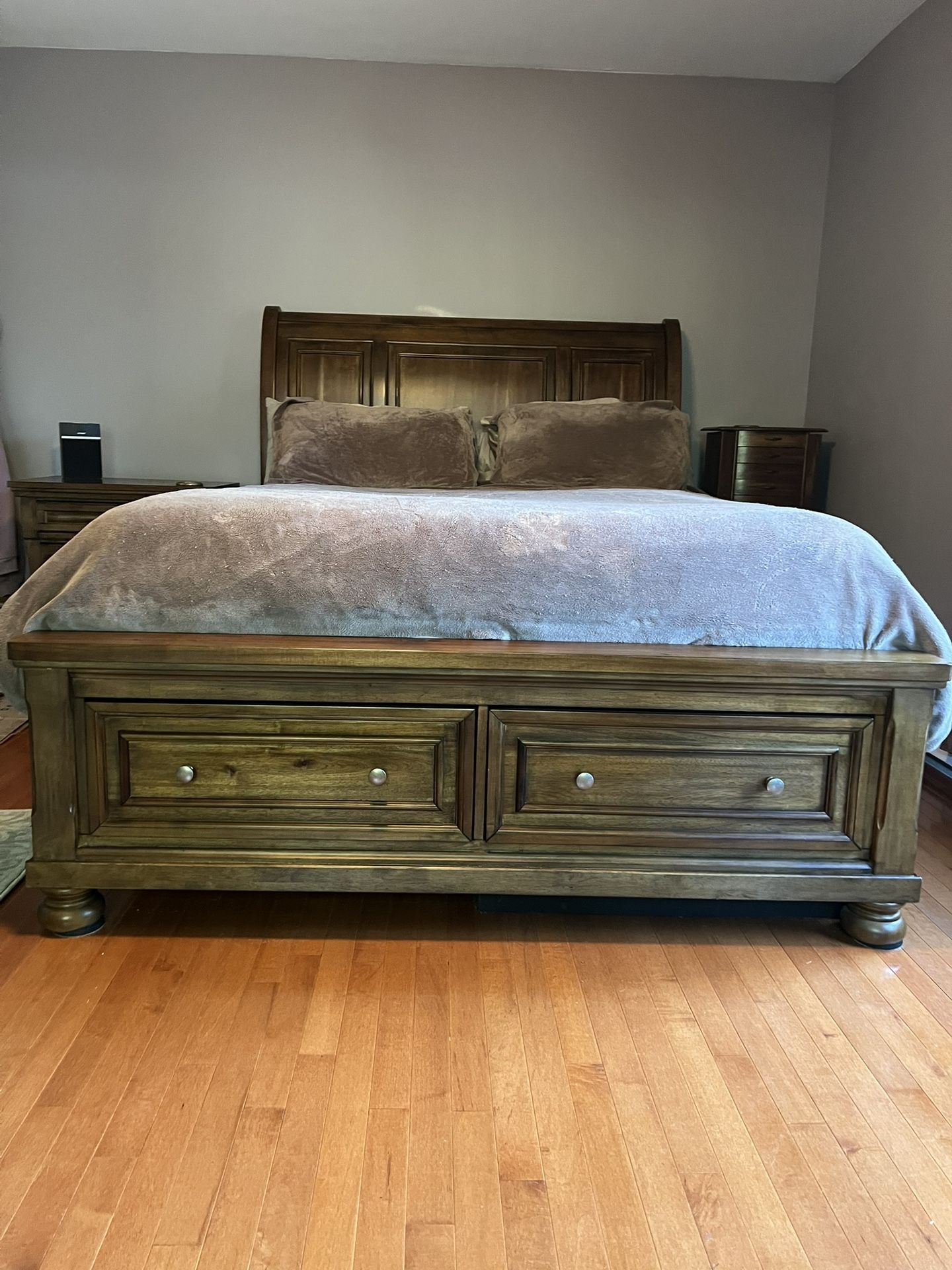 Ashley Furniture Queen Sleigh Bed With Storage Drawers, Medium Brown