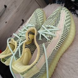 Yeezy Boost 350v2