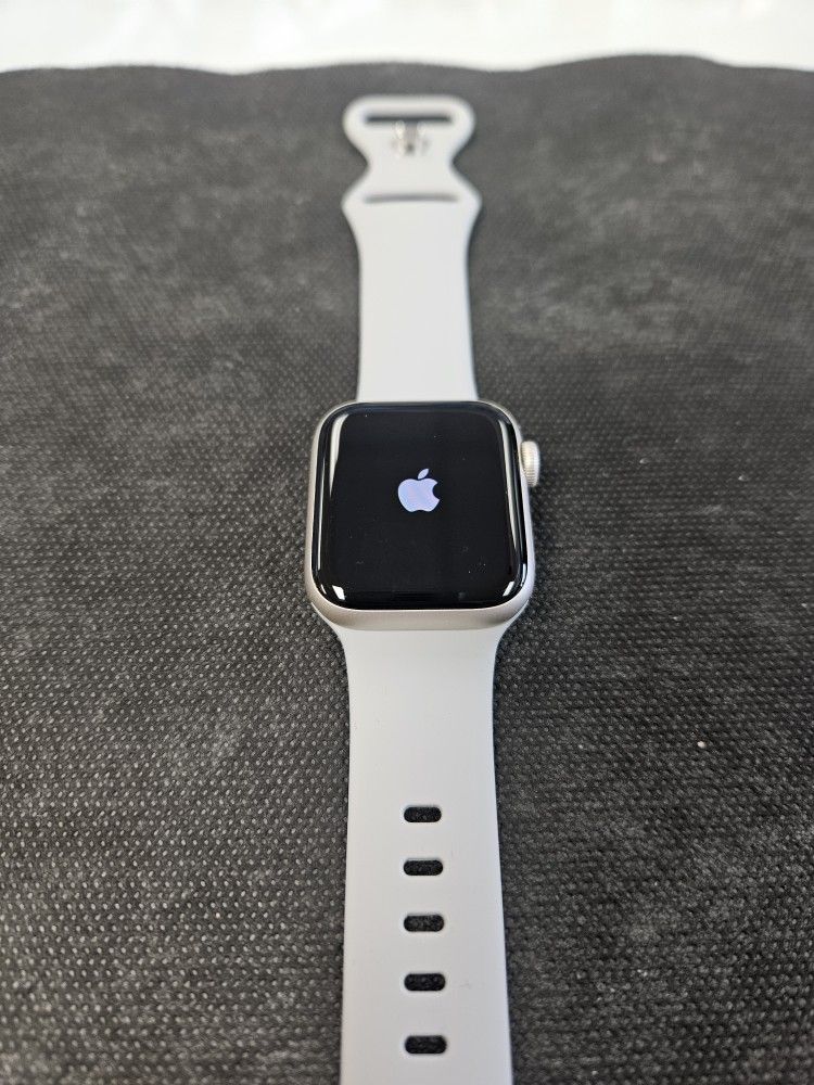 Apple Watch Series SE 2nd Gen Starlight 40MM Cellular Unlocked