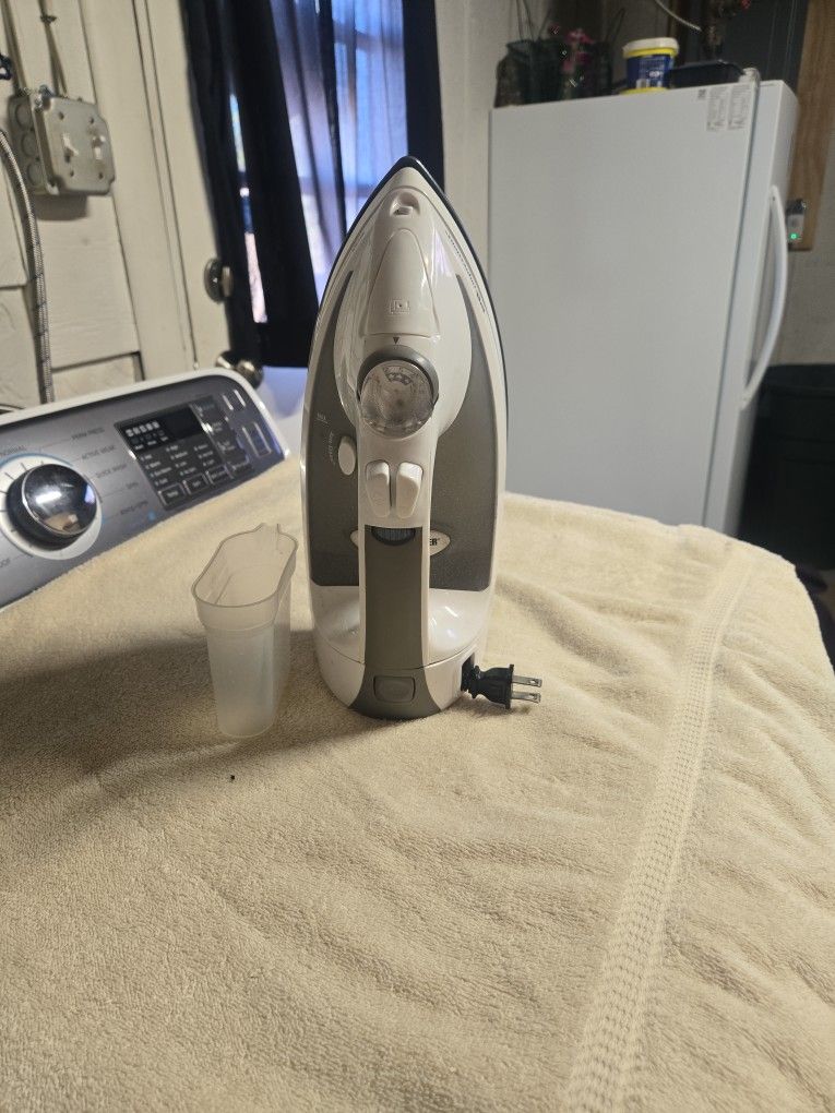 Black &Decker Iron