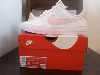 Like new Nike size 6.5 Youth. 8 Women $35