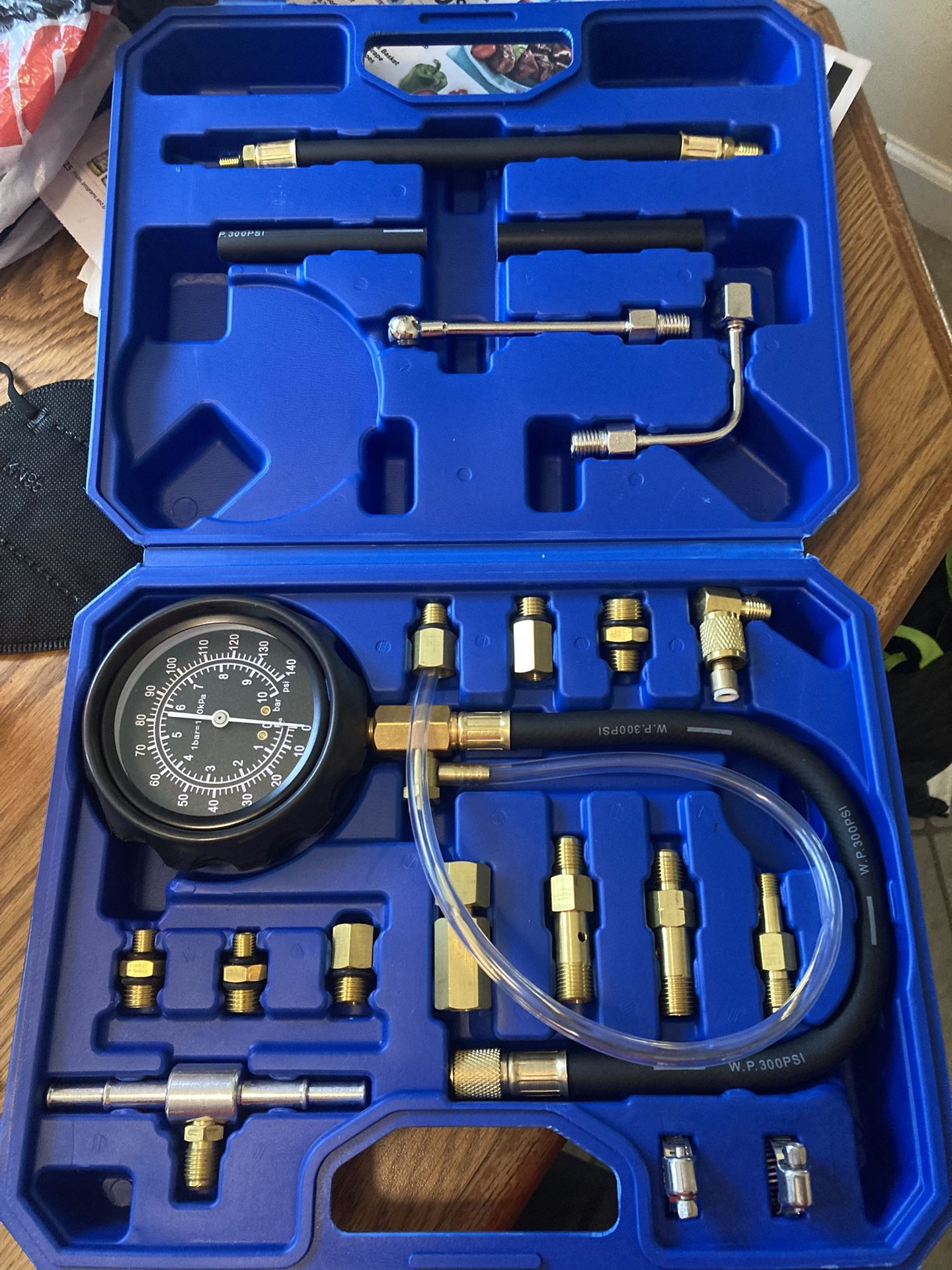 Orion Motor Tech Fuel Pressure Gauge - 0-140psi Fuel Gauge with Hoses & Adapters, Gasoline Pressure Tester