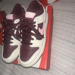 Nike Dunks Woman’s  6y Woman’s 7.5 