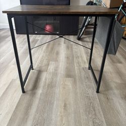 Desk: For Small Spaces 