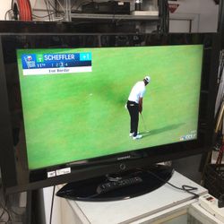 Samsung 40” TV with Remote