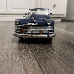  Diecast 1/18 Scale Charlestown Collectibles Signature 1948 Chrysler New Yorker very detailed model great condition hood is broken 