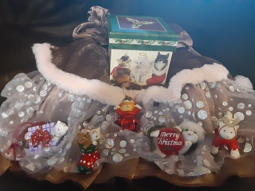 Christmas Kitty Cat Ornament Collection And Box
