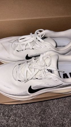 Nike vomero 18 running shoes color white