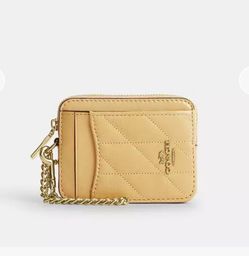 NWT Coach Zip Card Case In Glazed Leather With Quilting in Soft Yellow