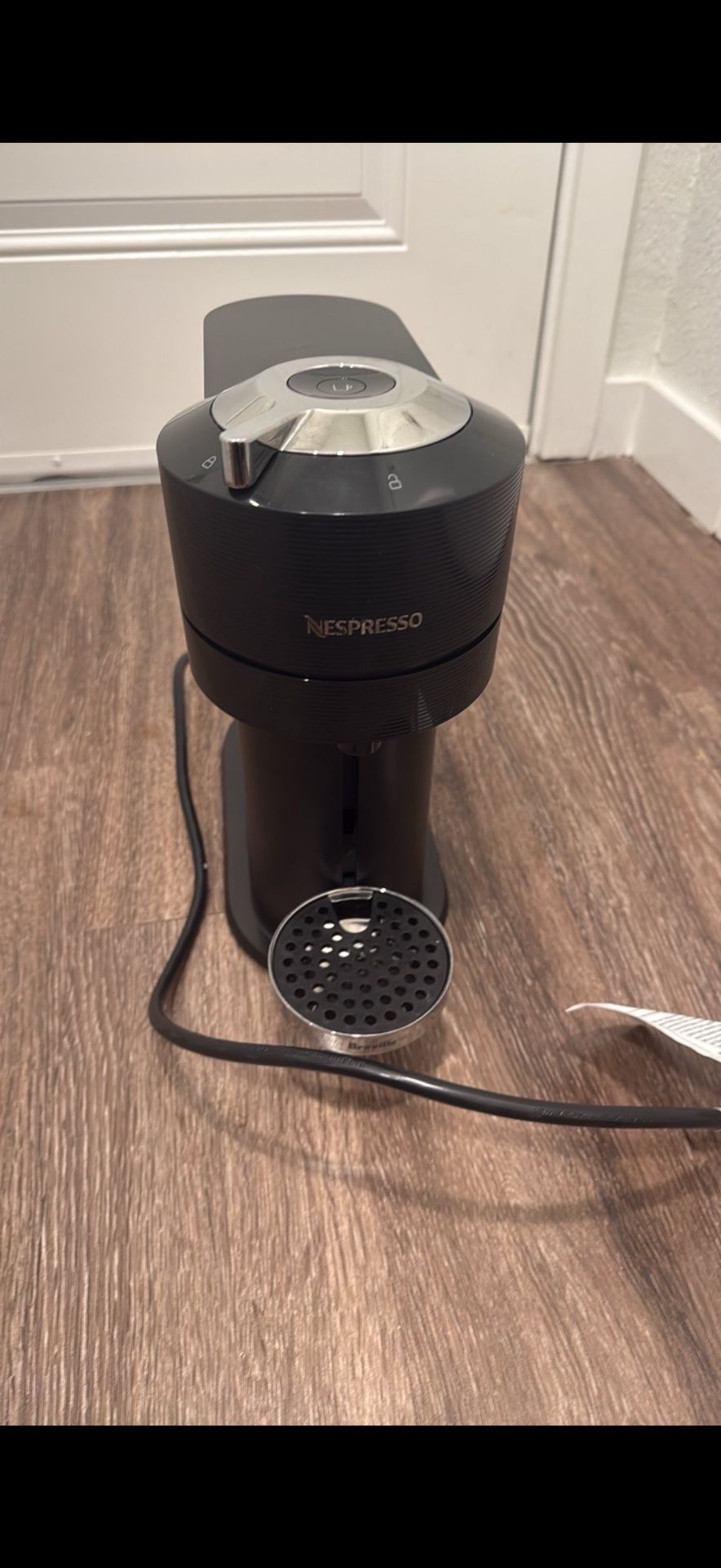 Nespresso Vertuo Coffee Machine – Like New!