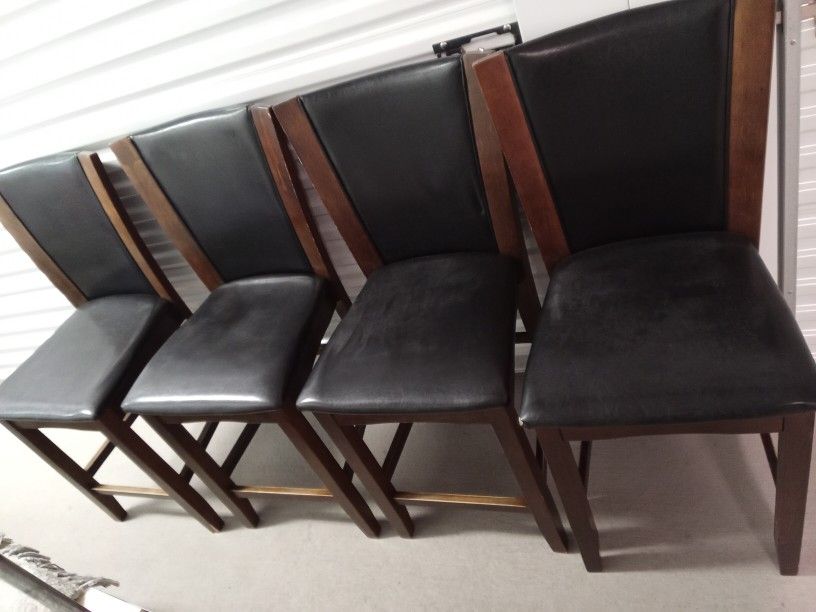 Set Of Four Dinning Room Chairs