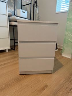 White 3-Drawer Dresser Nightstand With Outlets