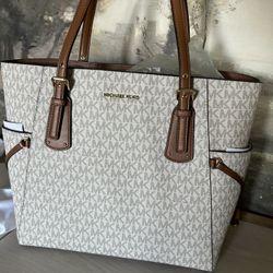 Michael Kors Voyager Bag