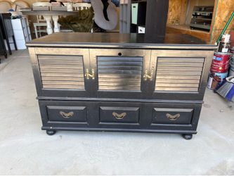 Black hutch