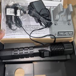 Pelican Flashlight 7060.. Rechargeable .. Made In The USA 🇺🇸 