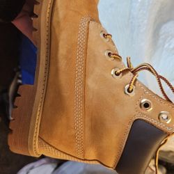 Timberland Premium 6 Inch Waterproof Boots Color Wheat Nubuck Size 4 Juniors.