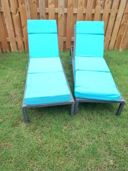Two loungers with pads