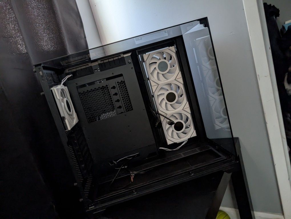 Lian Li Bundle Case And Fans
