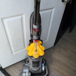 Dyson Vacuum DC33 