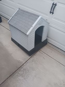 Zeny Plastic Indoor/Outdoor Doghouse Water Resistent
