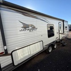 2019 Jayco 30 foot Bunkhouse trailer 5000 pounds lightweight sleeps 10
