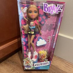 Bratz #SelfieSnaps Doll, Raya