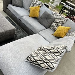 🚨perfect condition need Gone Today ‼️Sectional Sofa And Ottoman