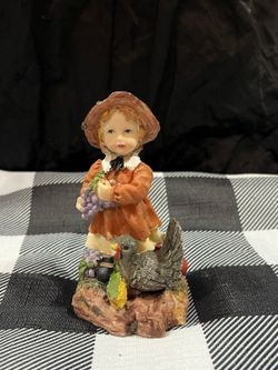 vintage resin Thanksgiving Pilgrim girl figurine