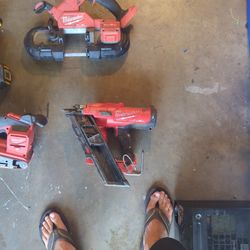 Milwaukee Fuel 30° 3 And 1/2-in Nail Gun