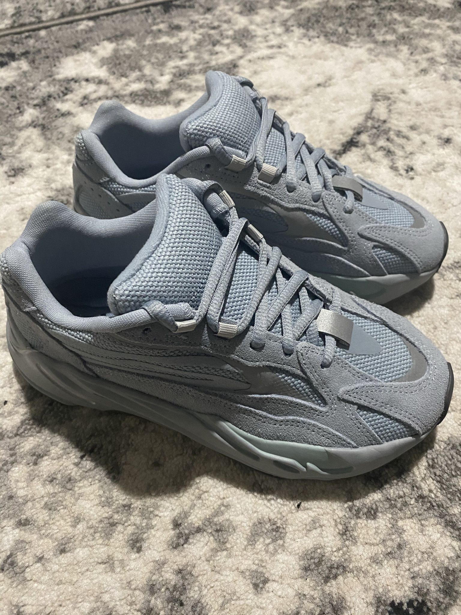 Yeezy Boost 700 V2 “Hospital Blue” Size