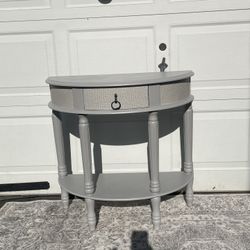 Gray Console Entry Table