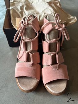 *NEW* Sorel Wedge Shoes-Size 9