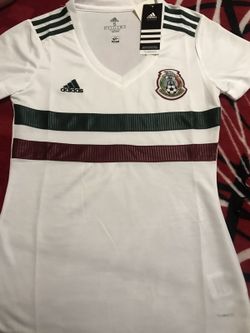 Women jerseys size medium and large !!!