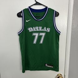 Nike Luka Doncic Mavericks #77 Youth L Green Swingman Jersey