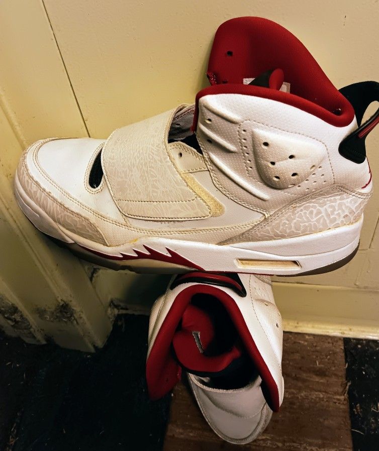 !! Men's Shoes Nike Air Jordan  Red Fire Size 10.5
