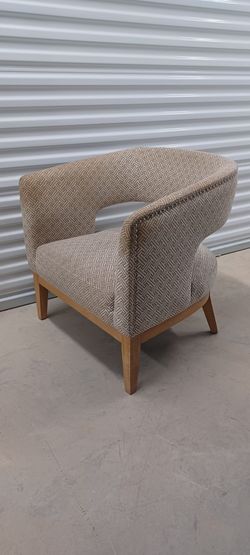 CLASSY ACCENT CHAIR good Quality  rare find