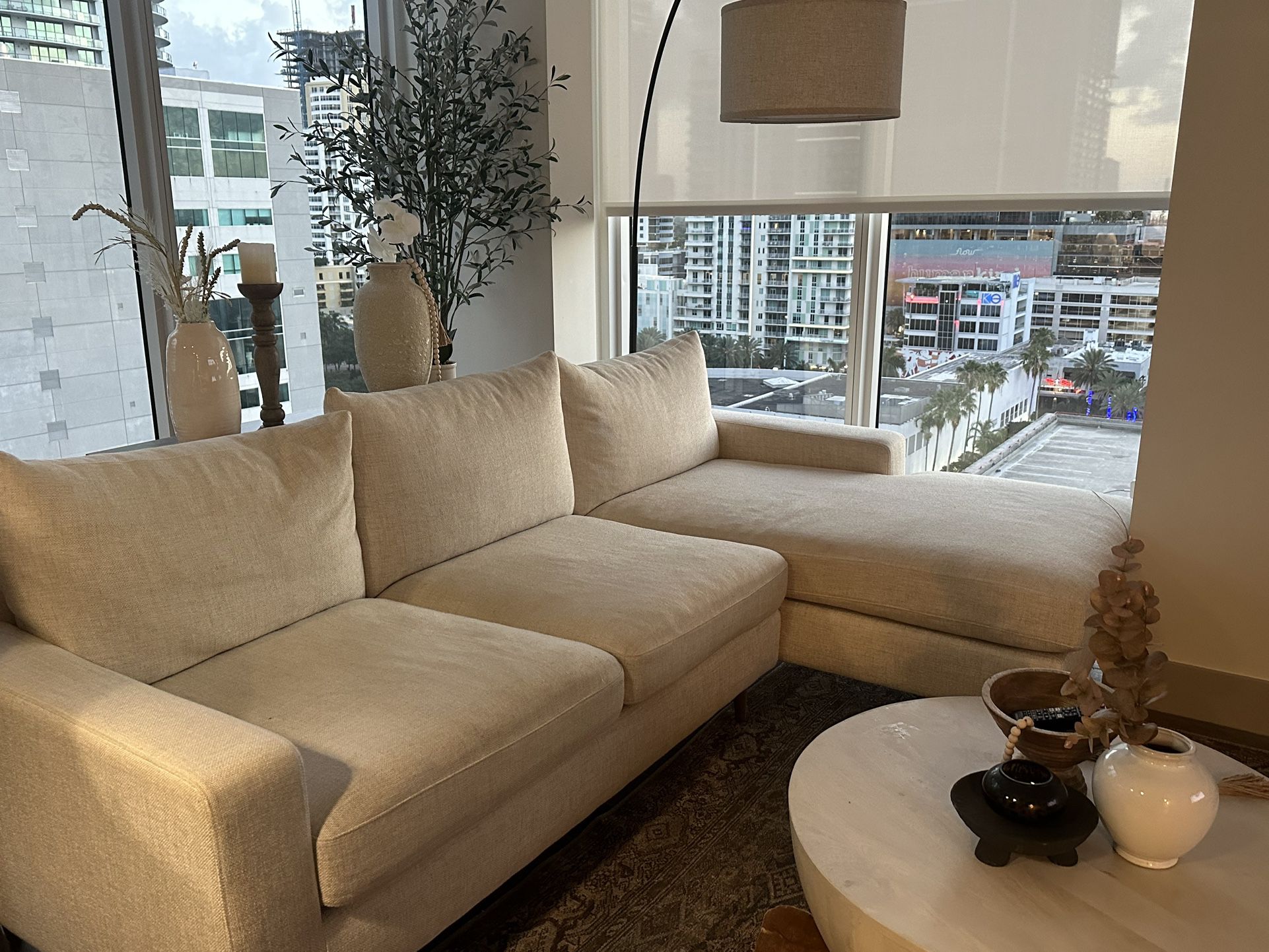 Interior Define Sectional Couch 