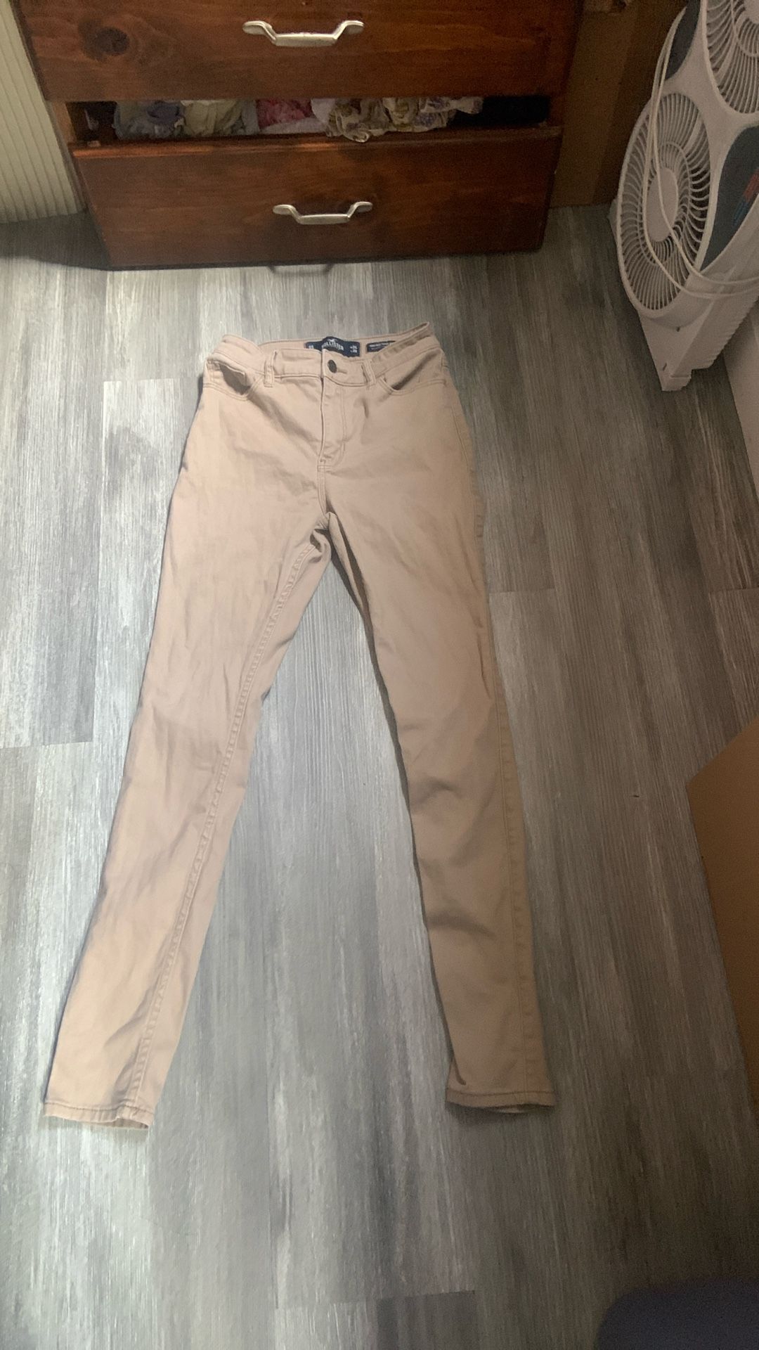 HOLLISTER HIGH- RISE SUPER SKINNY