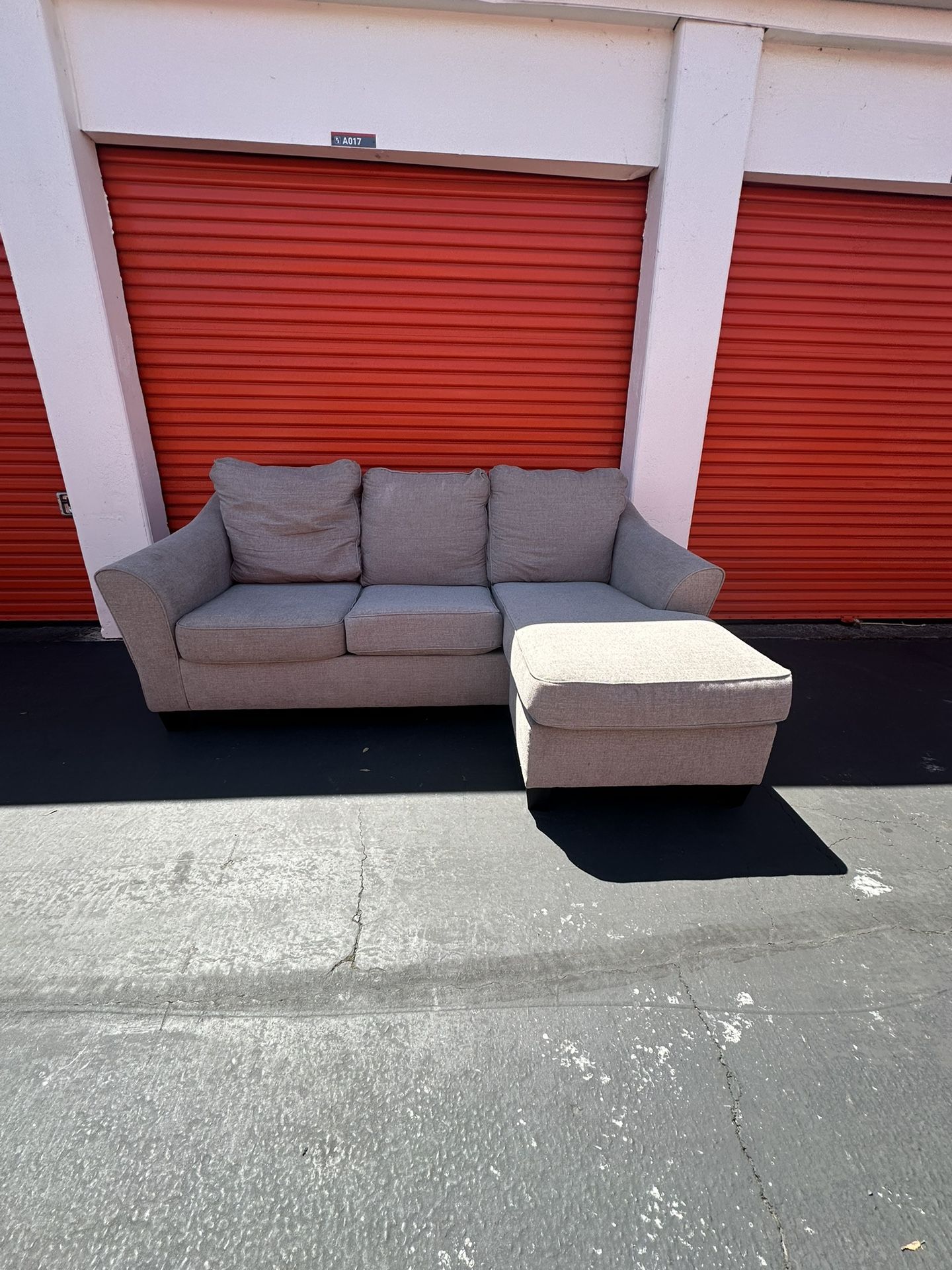 FREE DELIVERY!!! Sectional Couch