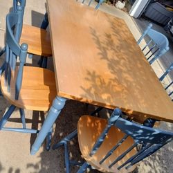 Dining Table and 6 Chairs 