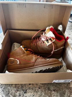 UGG Lace-Up Size 7