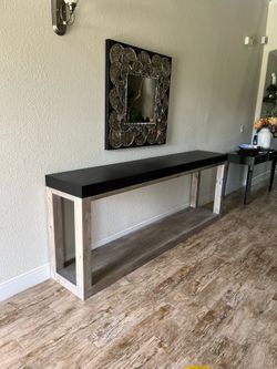 Console / Entry Table (CHECK DESCRIPTION)