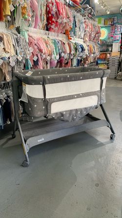 Rocking bassinet bedside baby bed crib with storage