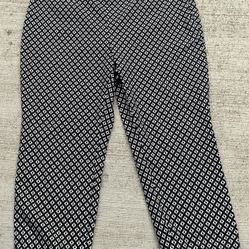 CHICO’S Women’s Black & White Stretch Pull-On Capris - SZ. 2R (14)