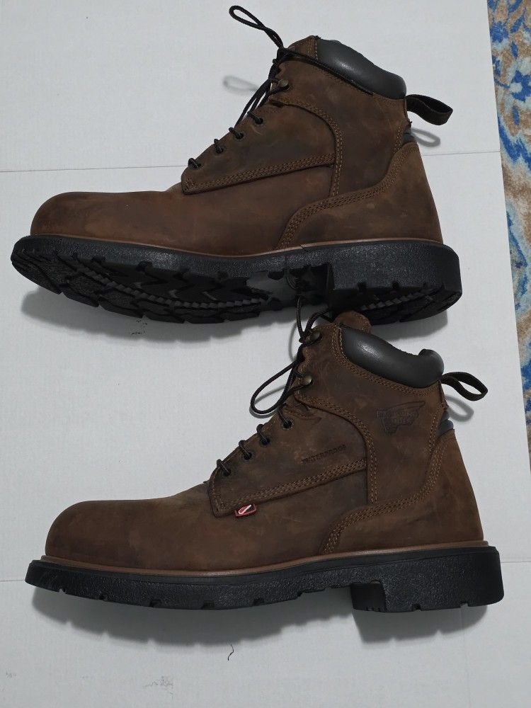 Red Wing Boots DynaForce #4215 Men's 6 inch Waterproof Safety Toe Boot Size: 10.5