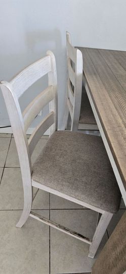 2 camas queen y comedor