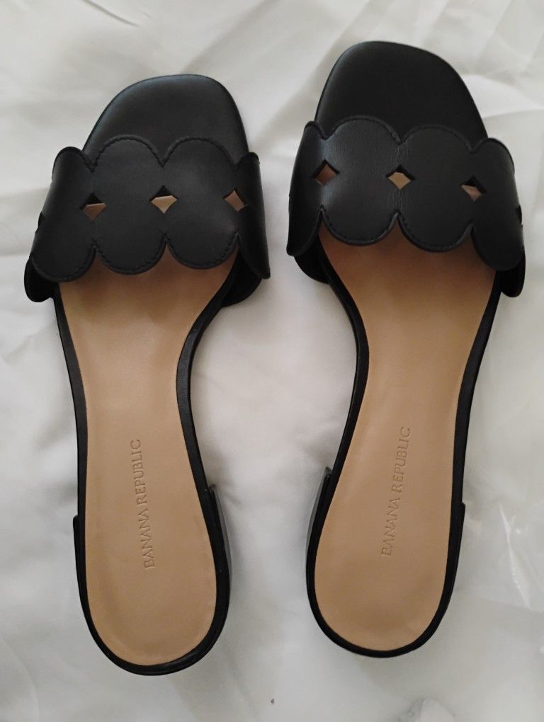 $2!!! New Sandal With A Heel