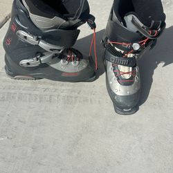 Salmon Ski Boots Size 28