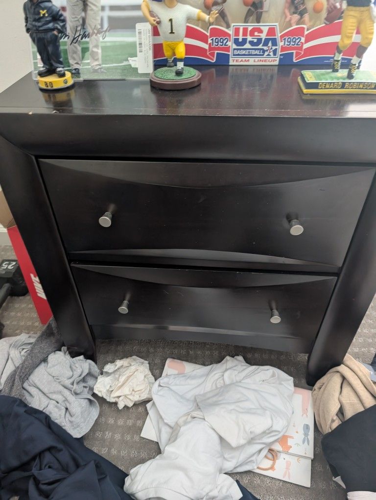 Queen Bed/Nightstand/Mattress