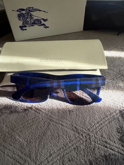 Burberry woman sunglasses